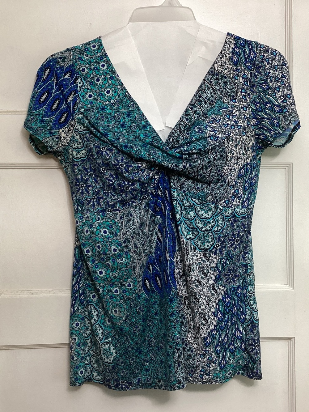 new directions Teal & Navy Blue Paisley Twist-Front V-Neck Pullover Top Blouse
